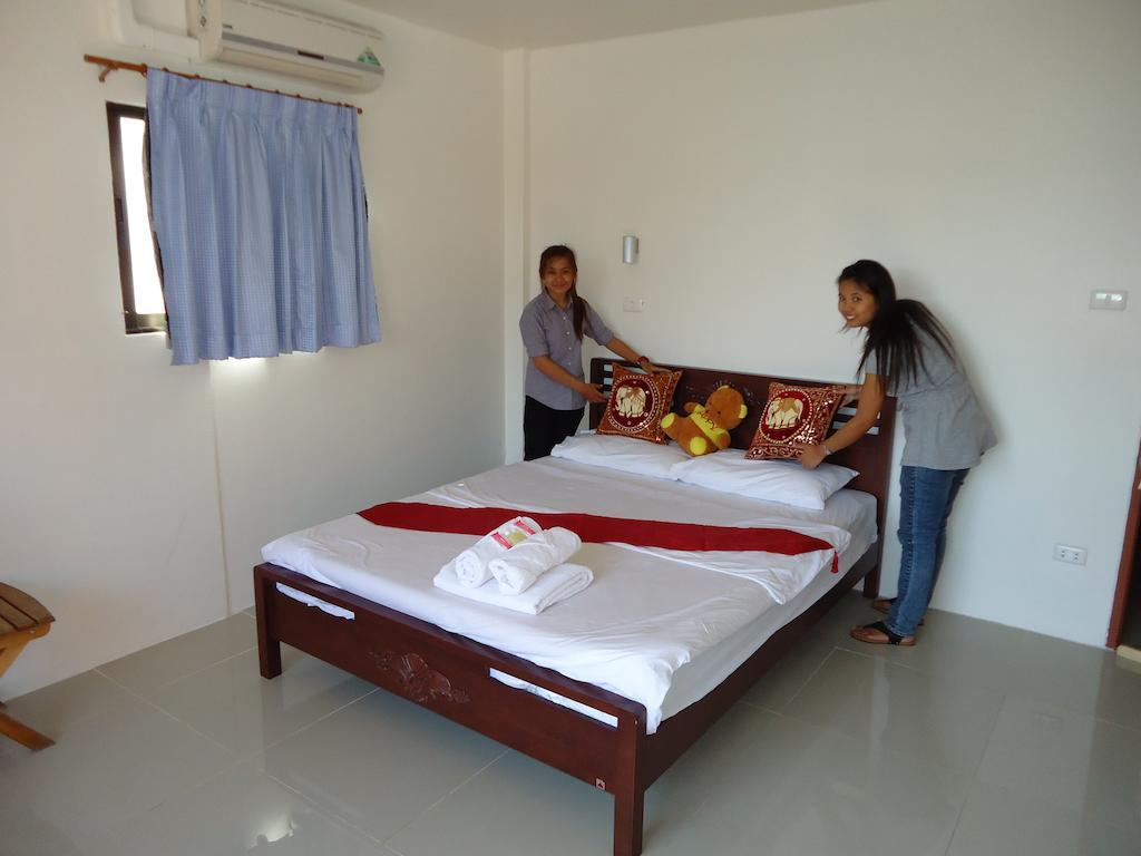 Hotel The California Chiang Mai Buitenkant foto